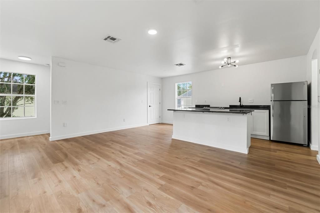 For Sale: $1,949,000 (6 beds, 5 baths, 4137 Square Feet)