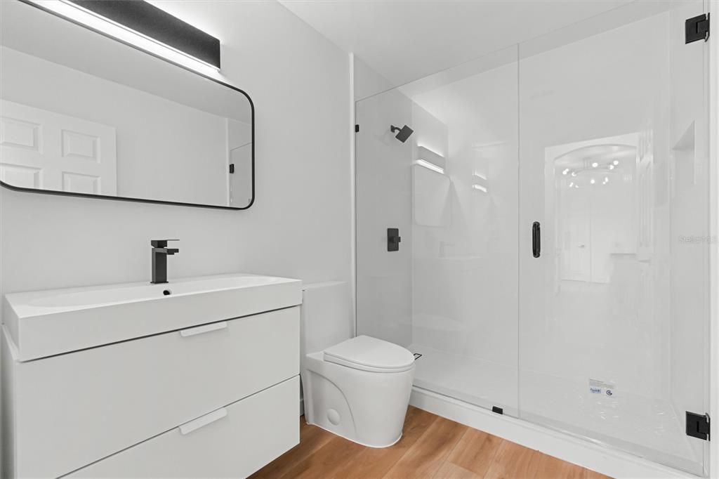 For Sale: $1,949,000 (6 beds, 5 baths, 4137 Square Feet)