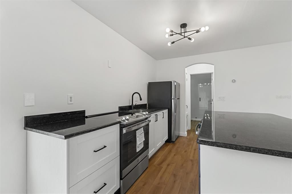 For Sale: $1,949,000 (6 beds, 5 baths, 4137 Square Feet)