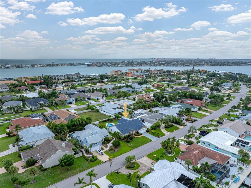 Под контрактом: $939,000 (3 спален, 2 ванн, 2655 Квадратных фут)
