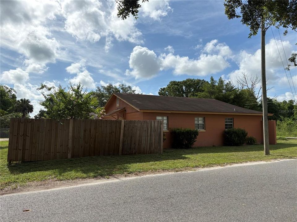 Под контрактом: $190,000 (3 спален, 2 ванн, 1292 Квадратных фут)