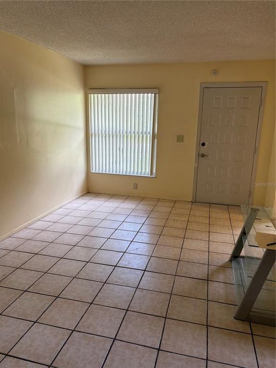 Под контрактом: $190,000 (3 спален, 2 ванн, 1292 Квадратных фут)