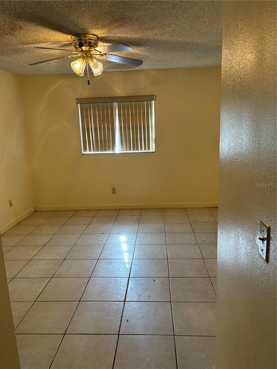 Под контрактом: $190,000 (3 спален, 2 ванн, 1292 Квадратных фут)