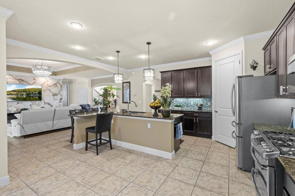 На продажу: $1,179,000 (5 спален, 3 ванн, 4191 Квадратных фут)