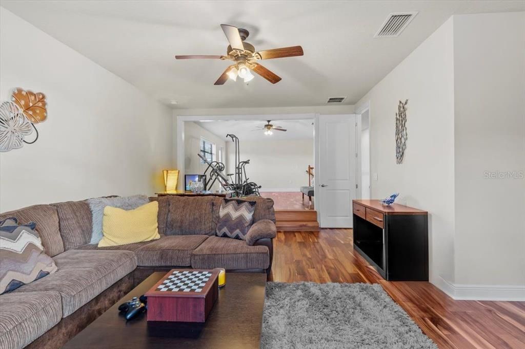 На продажу: $1,179,000 (5 спален, 3 ванн, 4191 Квадратных фут)