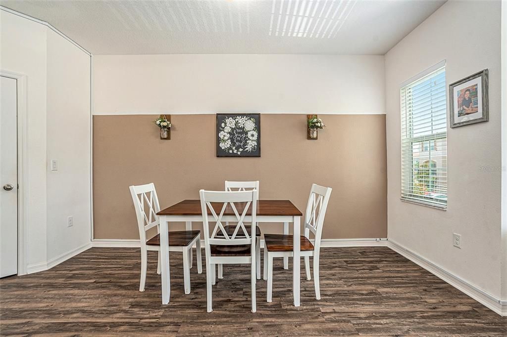 待售: $281,500 (3 贝兹, 2 浴室, 1652 平方英尺)