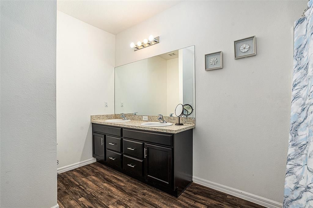 待售: $281,500 (3 贝兹, 2 浴室, 1652 平方英尺)