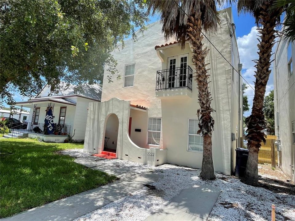 Недавно продано: $599,000 (4 спален, 2 ванн, 1956 Квадратных фут)