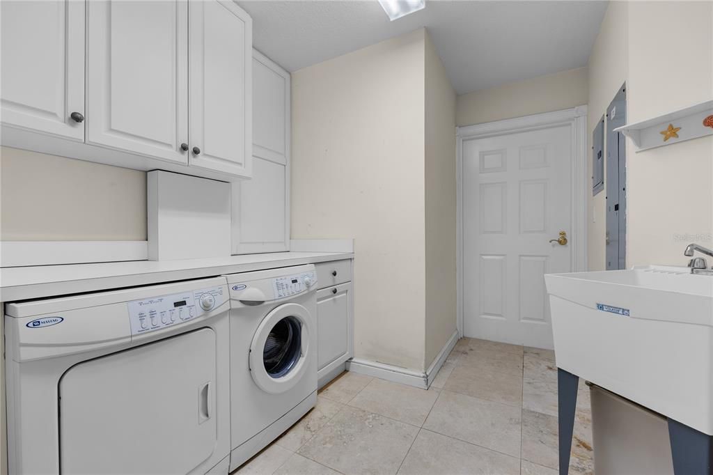 For Sale: $2,499,999 (3 beds, 3 baths, 3230 Square Feet)