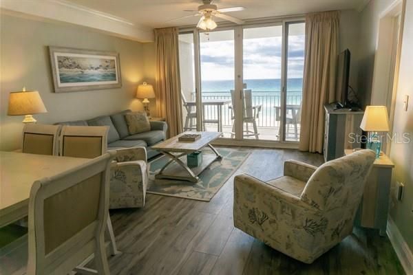 待售: $599,000 (2 贝兹, 2 浴室, 1299 平方英尺)