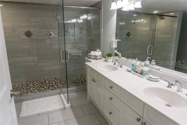 待售: $599,000 (2 贝兹, 2 浴室, 1299 平方英尺)