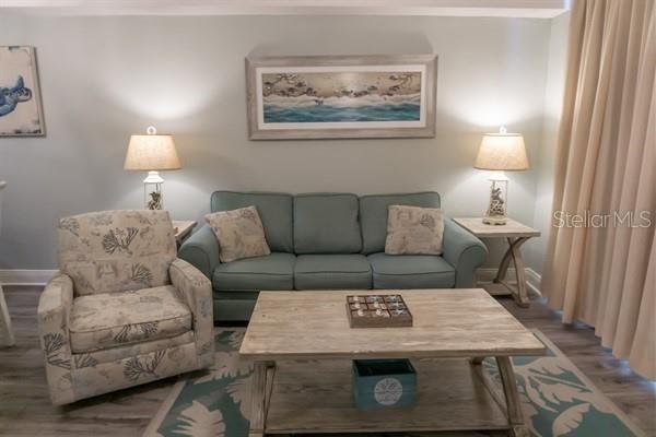 待售: $599,000 (2 贝兹, 2 浴室, 1299 平方英尺)