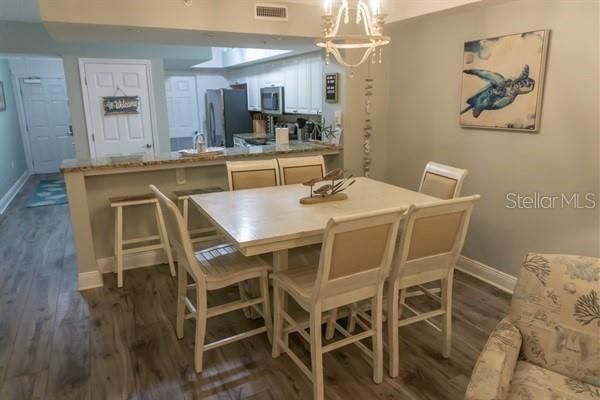 待售: $599,000 (2 贝兹, 2 浴室, 1299 平方英尺)