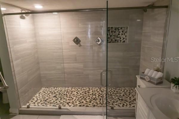 待售: $599,000 (2 贝兹, 2 浴室, 1299 平方英尺)