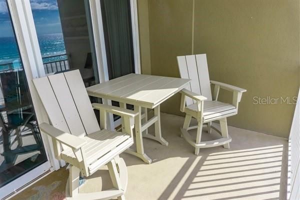 待售: $599,000 (2 贝兹, 2 浴室, 1299 平方英尺)