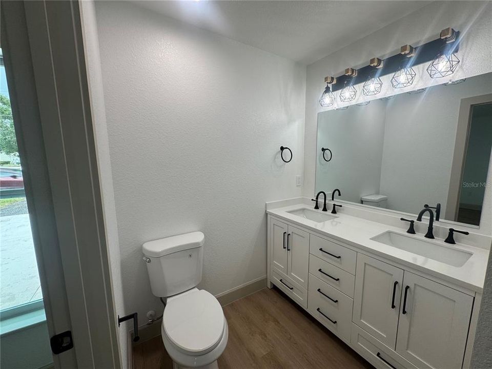 На продажу: $264,900 (3 спален, 2 ванн, 1483 Квадратных фут)