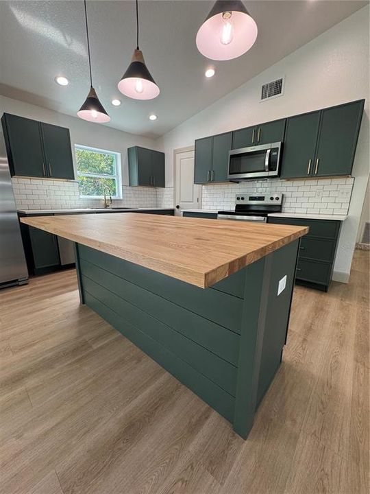 На продажу: $264,900 (3 спален, 2 ванн, 1483 Квадратных фут)