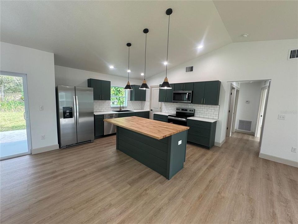 На продажу: $264,900 (3 спален, 2 ванн, 1483 Квадратных фут)