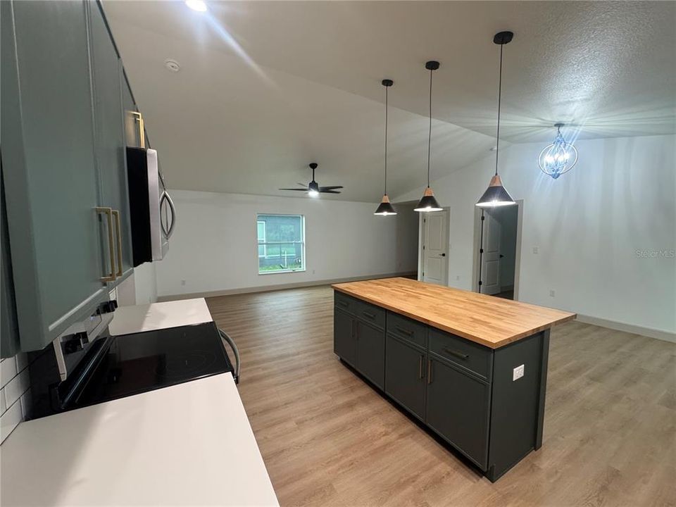 На продажу: $264,900 (3 спален, 2 ванн, 1483 Квадратных фут)