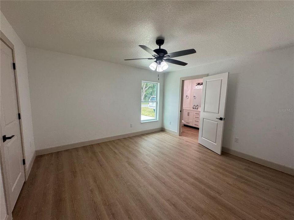 На продажу: $264,900 (3 спален, 2 ванн, 1483 Квадратных фут)