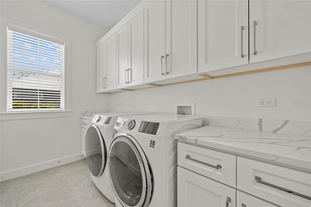 En Venta: $650,000 (3 camas, 3 baños, 2321 Pies cuadrados)