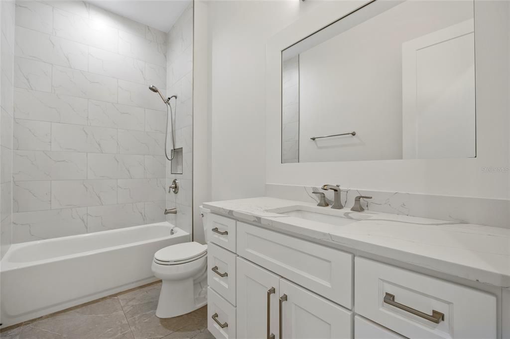 En Venta: $650,000 (3 camas, 3 baños, 2321 Pies cuadrados)