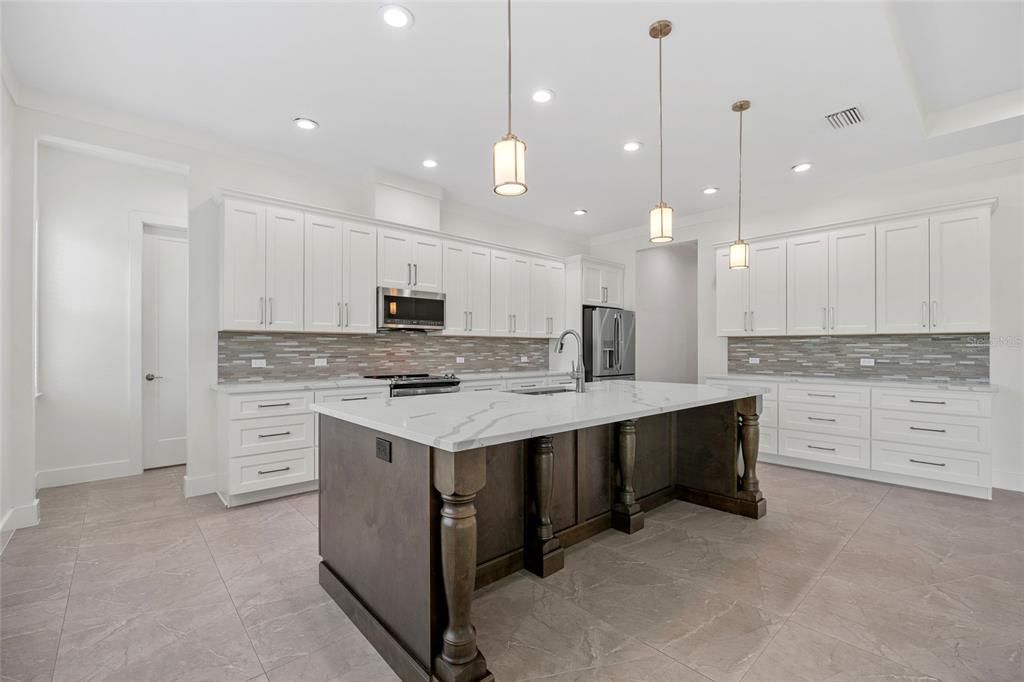 En Venta: $650,000 (3 camas, 3 baños, 2321 Pies cuadrados)