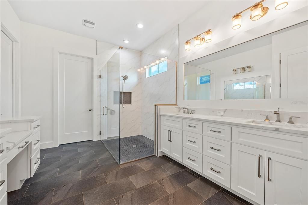 En Venta: $650,000 (3 camas, 3 baños, 2321 Pies cuadrados)