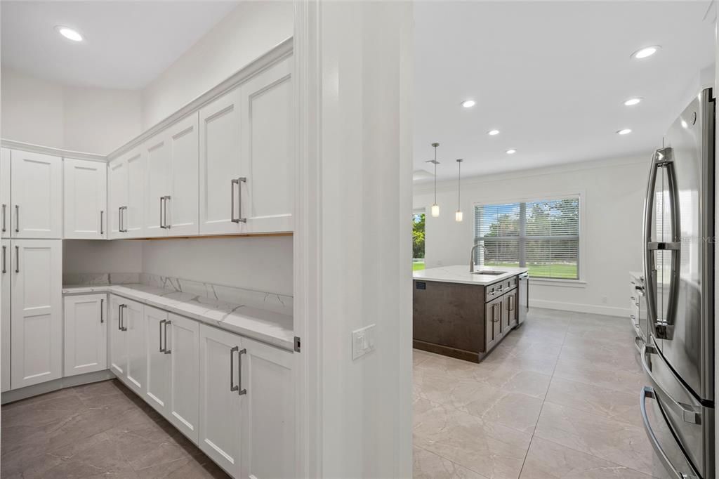 En Venta: $650,000 (3 camas, 3 baños, 2321 Pies cuadrados)