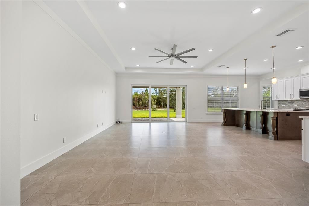 En Venta: $650,000 (3 camas, 3 baños, 2321 Pies cuadrados)