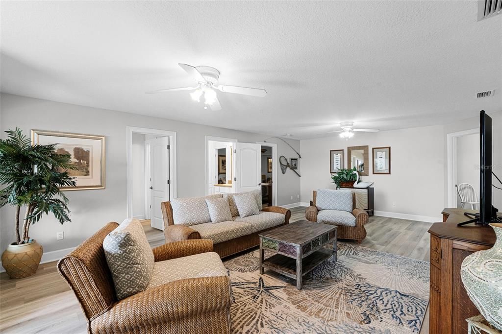 En Venta: $850,000 (5 camas, 3 baños, 2912 Pies cuadrados)