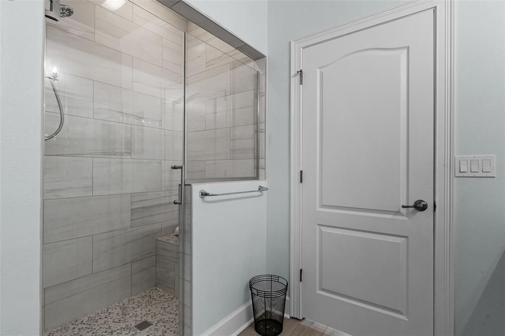 En Venta: $850,000 (5 camas, 3 baños, 2912 Pies cuadrados)