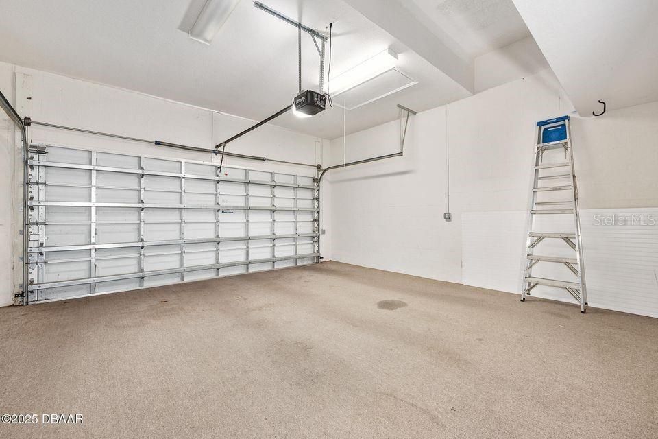 Active With Contract: $319,900 (3 beds, 2 baths, 1670 Square Feet)