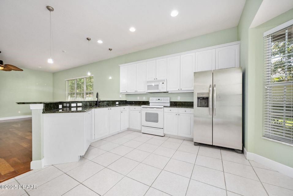 Active With Contract: $319,900 (3 beds, 2 baths, 1670 Square Feet)