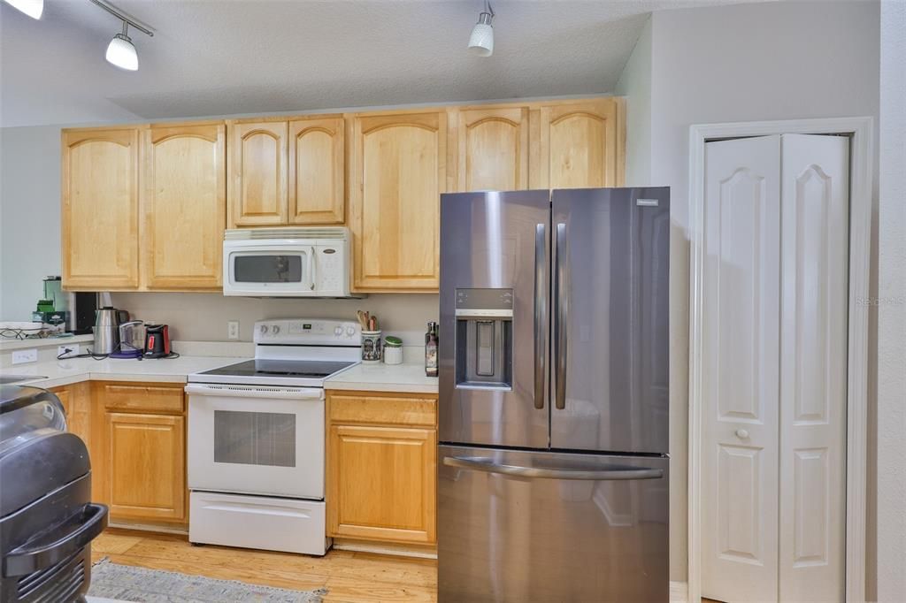 En Venta: $237,000 (2 camas, 2 baños, 1383 Pies cuadrados)