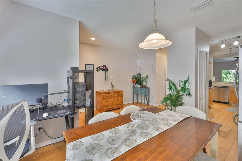 En Venta: $237,000 (2 camas, 2 baños, 1383 Pies cuadrados)