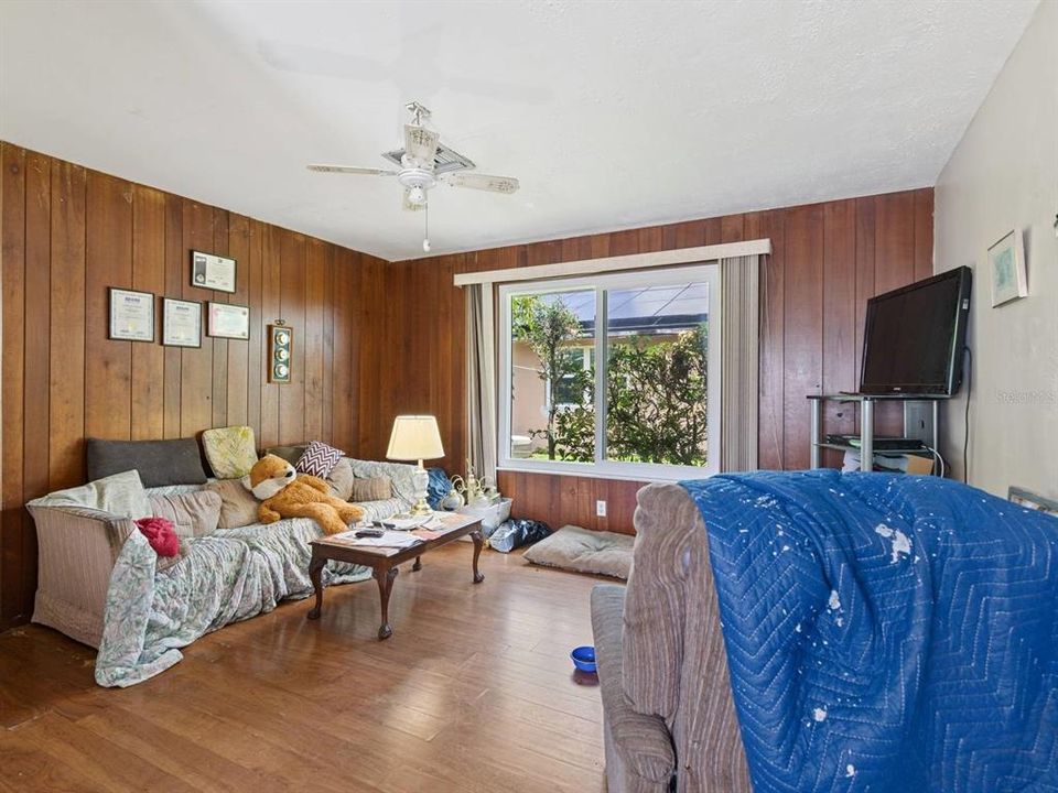 Под контрактом: $210,000 (3 спален, 2 ванн, 1526 Квадратных фут)