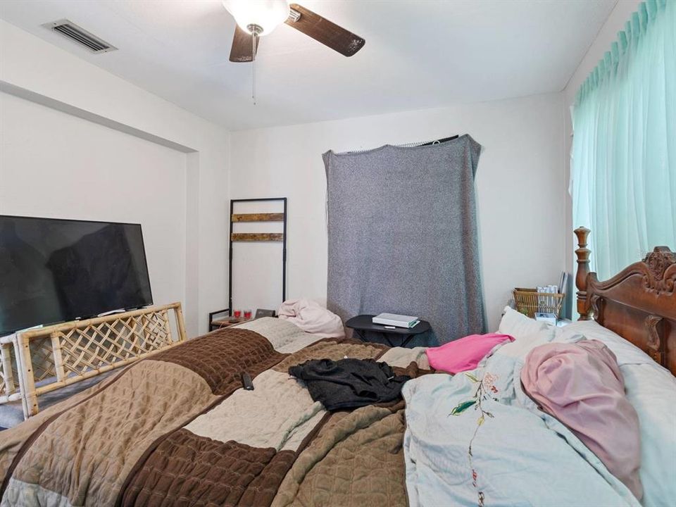 Под контрактом: $210,000 (3 спален, 2 ванн, 1526 Квадратных фут)