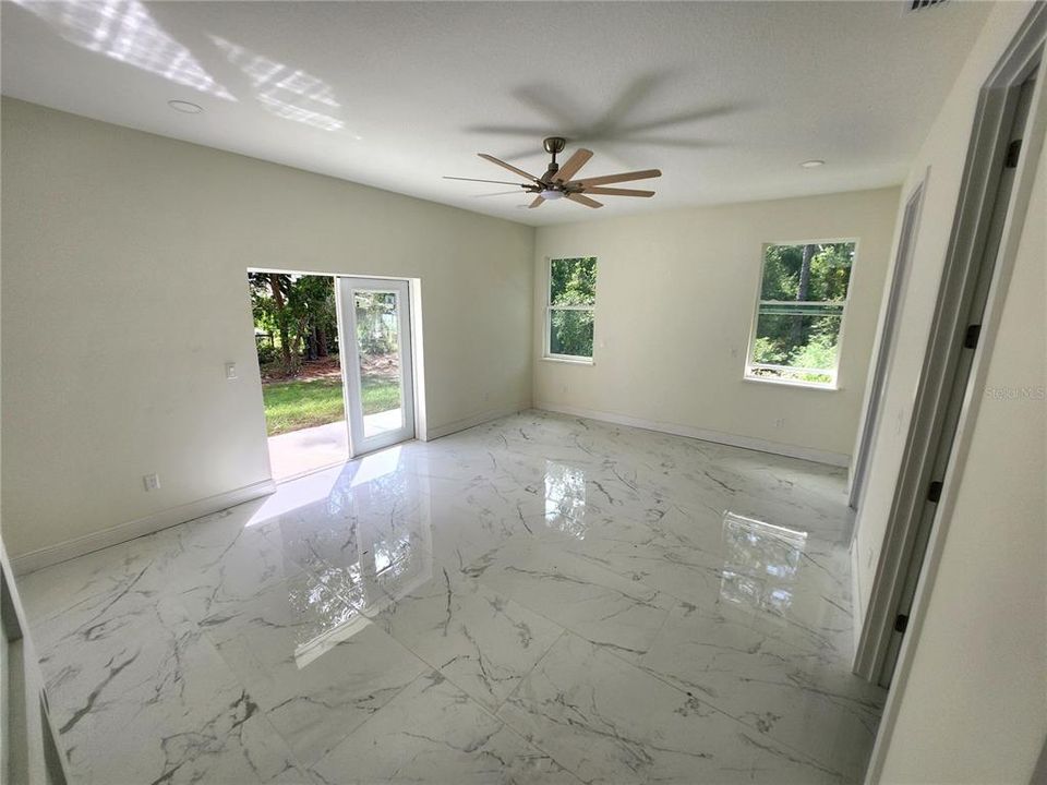 En Venta: $345,999 (3 camas, 2 baños, 1907 Pies cuadrados)