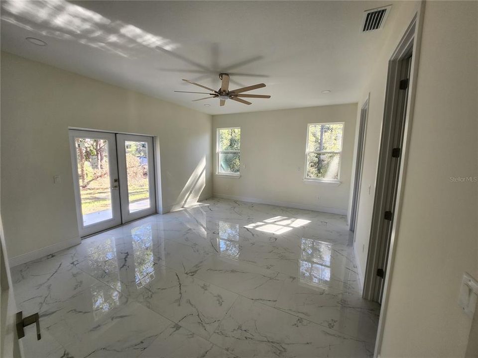 En Venta: $345,999 (3 camas, 2 baños, 1907 Pies cuadrados)