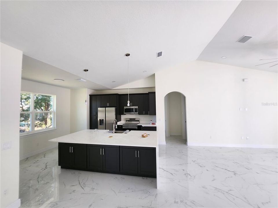 En Venta: $345,999 (3 camas, 2 baños, 1907 Pies cuadrados)