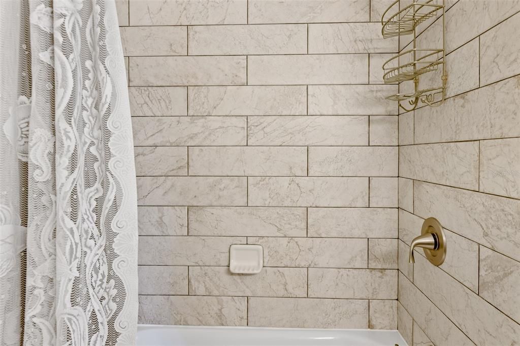 Под контрактом: $650,000 (3 спален, 2 ванн, 1704 Квадратных фут)