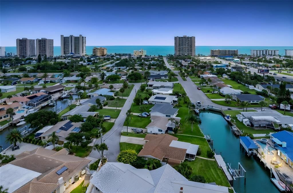 Под контрактом: $650,000 (3 спален, 2 ванн, 1704 Квадратных фут)