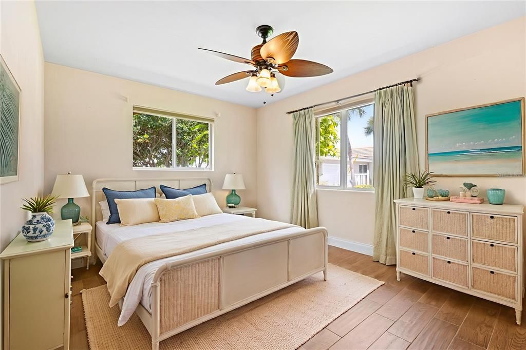 Под контрактом: $650,000 (3 спален, 2 ванн, 1704 Квадратных фут)