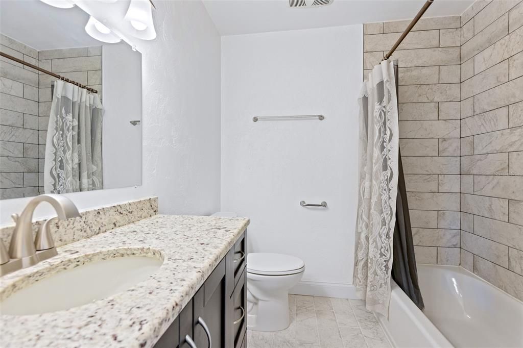 Под контрактом: $650,000 (3 спален, 2 ванн, 1704 Квадратных фут)