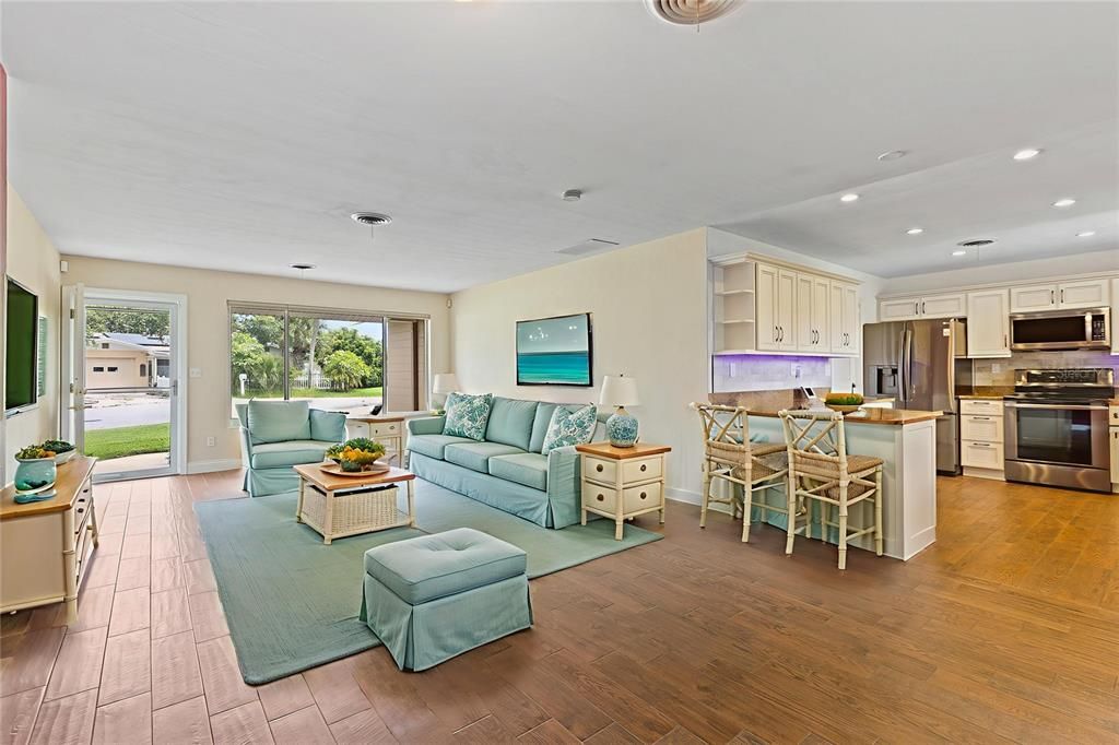 Под контрактом: $650,000 (3 спален, 2 ванн, 1704 Квадратных фут)