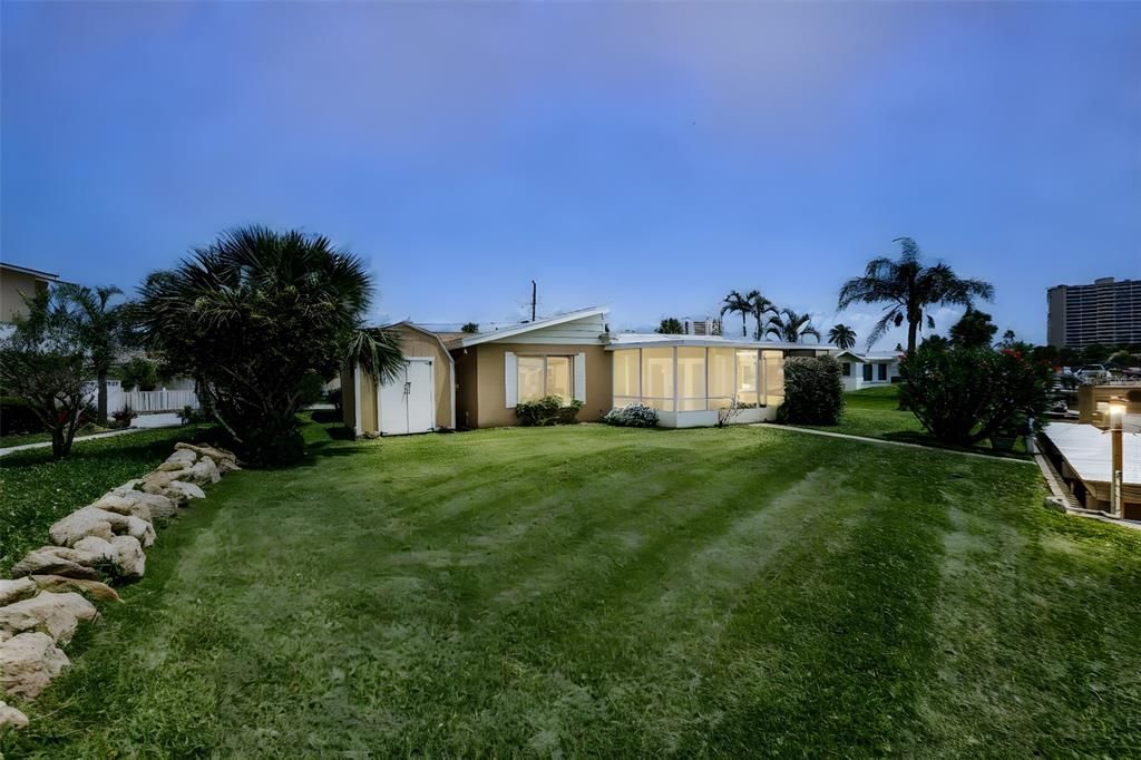 Под контрактом: $650,000 (3 спален, 2 ванн, 1704 Квадратных фут)