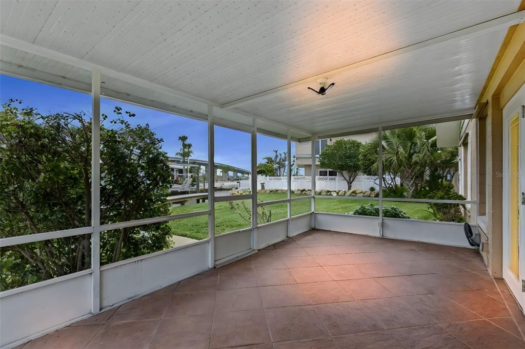 Под контрактом: $650,000 (3 спален, 2 ванн, 1704 Квадратных фут)