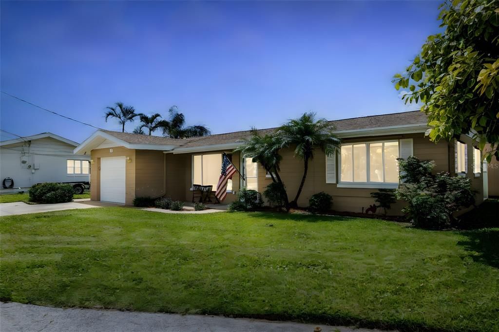 Под контрактом: $650,000 (3 спален, 2 ванн, 1704 Квадратных фут)