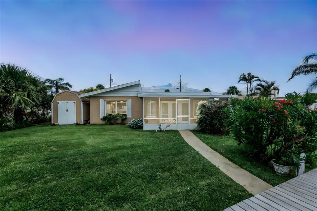 Под контрактом: $650,000 (3 спален, 2 ванн, 1704 Квадратных фут)